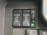 【両側パワースライドドア】スマートキーや運転席のスイッチで後席両側スライドドアの開閉が可能♪電動だから力を入れてドアを開ける必要が無く、小さなお子様でも簡単に開け閉めでき快適です♪