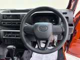 ダイハツのお店では、ダイハツ車を知り尽くしたプロフェッショナルが、専用の診断機器を使って各システムを点検しております。