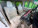 運転席シート廻りは使用感も少なく、良好な状態となっています。丁寧に使われていたことがよくわかりますね。