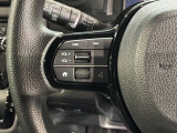 ステアリングにオーディオ操作スイッチが付いています。オーディオ画面に直接タッチしなくても操作が出来ますので、運転に集中できます。