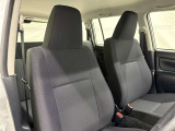高いホールド性で運転姿勢が安定します。長距離ドライブでも疲れにくいのが魅力です。