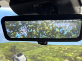 【デジタルインナーミラー】後席の大きな荷物や同乗者で後方が確認しづらい時でも安心!カメラが撮影した車両後方の映像をルームミラー内に表示。クリアな視界で状況の確認が可能です!