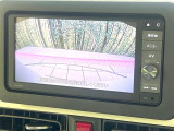 【バックカメラ】駐車時に後方がリアルタイム映像で確認できます。大型商業施設や立体駐車場での駐車時や、夜間のバック時に大活躍!運転スキルに関わらず、今や必須となった装備のひとつです!