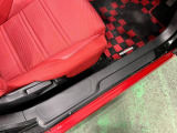 痛みの出やすい運転席シートの角、フロアマット、座面、ともに良好です