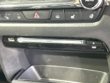 【ステアリングヒーター】冬場に冷たくなりやすい革巻きステアリングを、スイッチ一つで素早く適温に!エアコンよりも早く温まってくれるので、寒い日の運転も快適になりますね♪
