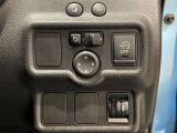 【電動格納ミラー】サイドミラーは電動格納式となっており、狭い駐車場でもキズがつくリスクを抑えられます。