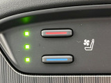【シートベンチレーション】夏場は涼しい風でお尻や背中の熱やムレを防ぎ、冬はエアコンよりも早く温まってポカポカに!季節を問わず快適に過ごせます。