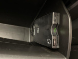 【ETC】有料道路を利用する際に料金所で停止することなく通過できる、ETC車載器(ノンストップ自動料金収受システム機器)が装備されています。セットアップを行うことで利用可能になります。