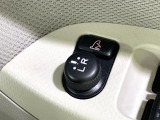 【電動格納ミラー】サイドミラーは電動格納式となっており、狭い駐車場でもキズがつくリスクを抑えられます。