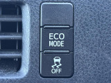 ☆ECOスイッチ☆セレクターレバーの横にある&ldquo;ECOスイッチを押すとバルブタイミングや点火位置の制御など省燃費モードで走行してくれ、メーター内に表示されます。