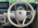 インテリアに合わせたデザインのステアリングは、運転される方のことも考え、運転しやすい形状、大きさです。是非一度、実際に触ってお確かめください。