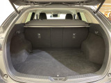 【トランク】積み込みやすくて、たっぷり積める荷室です。シートアレンジできるものは、乗車人数と荷物の量や大きさによってシートを動かすことができるので、より快適なドライブが可能です!