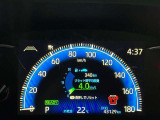 視認性に優れたメーターを採用しており、走行中でも車速や情報が分かりやすく表示されます。運転時の視線移動をむりのない範囲に抑え、快適で安心感のあるドライブをサポートします。