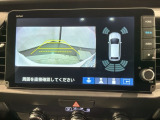 リバースギアに入れるだけで後方の表示へ切り替わります。夜間や雨の日の駐車も楽になりますよ。