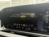 ●マルチカラーアンビエントライト『車内の雰囲気をカスタマイズするための照明機能です。さまざまな色に変更できるLEDライトを使用し、ドライバーや乗客の好みに合わせて車内の雰囲気を演出します。』