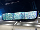 【デジタルインナーミラー】後席の大きな荷物や同乗者で後方が確認しづらい時でも安心!カメラが撮影した車両後方の映像をルームミラー内に表示。クリアな視界で状況の確認が可能です!
