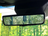 【デジタルインナーミラー】後席の大きな荷物や同乗者で後方が確認しづらい時でも安心!カメラが撮影した車両後方の映像をルームミラー内に表示。クリアな視界で状況の確認が可能です!
