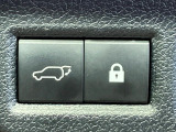 【パワーバックドア】スマートキーや運転席のボタンを押すだけでリアゲートが自動で開閉します!荷物を持っている時や、高い位置にあるバックドアを閉める際に便利な機能です♪