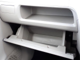 収納たっぷりグローブボックス。