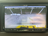 バックで駐車するのは苦手・・・。というそんなあなたでもご安心していただけるハズ!!安心のバックモニター付です☆リアカメラは切り替えが可能。状況に合わせて2つの視点が選べ後退時の安心感を高めます。