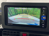 【バックカメラ】駐車時に後方がリアルタイム映像で確認できます。大型商業施設や立体駐車場での駐車時や、夜間のバック時に大活躍!運転スキルに関わらず、今や必須となった装備のひとつです!