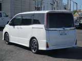 明るく広々、落ち着いた店内では、中古車のご検討・ご購入のほか、携帯電話(au)の購入等、様々なご相談に幅広く応えていきます♪