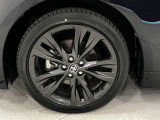 タイヤサイズは215/45R17!残り溝は5ミリ程度です!純正アルミホイール!アルミホイールに傷があります。