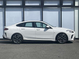 BMWを熟知したメカニックによる、360度の納車前点検。ドイツ本国と同様の教育・訓練を受けたメカニックが徹底的に点検、整備した後にお客様にお引渡しします。
