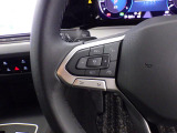 Travel Assist。設定した速度を上限に自動で加減速し、一定の車間距離,およ走行レーンを保つことでロングドライブの疲労を軽減します。