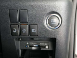 スマートキーをカバンやポケットに携帯するだけでドアやテールゲートを施錠・開錠でき、エンジンも掛けられます。