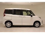運転席側の真横からのサイドフォルム、シンプルで飽きのこないスタイリッシュなスタイルですね!乗降しやすそうなのがわかります。