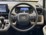 インテリアに合わせたデザインのステアリングは、運転される方のことも考え、運転しやすい形状、大きさです。是非一度、実際に触ってお確かめください。