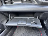 【グローブボックス】大容量のグローブボックスです!!車検証ケース他、日頃使う小物類の収納スペースもたくさんあります!