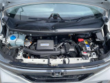 エンジンルームの画像です。店舗にて現車の確認もいただけますので、お電話で在庫のご確認の上是非ご来店くださいませ!!!ワクワクするクルマ選びをご提案します!