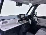 ダイハツのお店では、ダイハツ車を知り尽くしたプロフェッショナルが、専用の診断機器を使って各システムを点検しております。