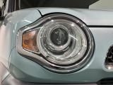 LEDヘッドライトは、点灯の瞬間から最大光量を発揮し、突然暗くなるトンネルなどでの安定感を高めます。