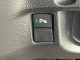 パーキングセンサーもついておりますので駐車などが苦手な方も安心して運転が可能です。