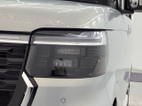 LEDヘッドライトは、点灯の瞬間から最大光量を発揮し、突然暗くなるトンネルなどでの安定感を高めます。