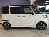 エンジンルーム、室内、クリーニング済みです。厳選したお車を屋内展示場にて展示中☆車両品質には自信がございます!ぜひ一度ご来店ください!!