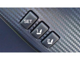 運転席のシートポジションは2パターンまでメモリーできます。
