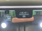 【シティブレーキアクティブシステム】低速走行中に前方の車両等を認識し、衝突しそうな時は警報とブレーキで衝突回避と被害軽減をアシスト。より安全にドライブをお楽しみいただけます。