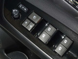 電動格納式ドアミラー・パワーウインドウを装備しています。