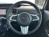 毎日触れるハンドル部分はこちら。運転手を守るエアバックも装備しているので、安心してお乗りいただけます。
