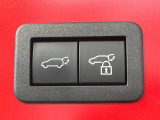 【パワーバックドア】スマートキーや運転席のボタンを押すだけでリアゲートが自動で開閉します!荷物を持っている時や、高い位置にあるバックドアを閉める際に便利な機能です♪