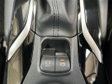 【ブレーキホールド】 渋滞や信号待ち等で、ブレーキを踏んで停車した時にブレーキを保持します☆アクセルを踏むと解除されますよ(^^)