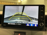 リバースギアに入れるだけで後方の表示へ切り替わります。夜間や雨の日の駐車も楽になりますよ。