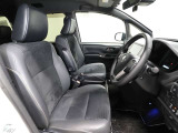 ゆったり室内で運転もしやすいです♪使い勝手の良い配置も考えられています!!