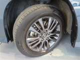 純正アルミホイール付き!タイヤサイズは205/60R16です。