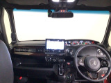 【前方視界】開放的な前方視界!運転がしやすく疲れにくいです♪窓が大きく、見通しがとっても良いおクルマですよ♪