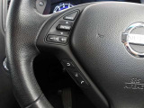 ステアリングスイッチは手元で操作しますので便利です、安全性も高いですね!